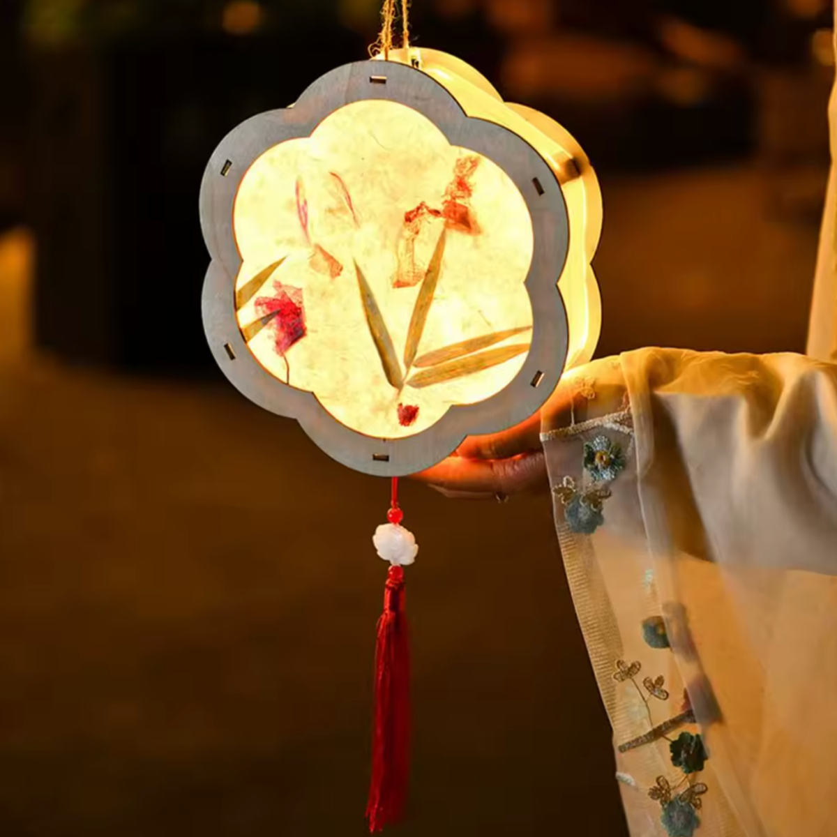 Flower shaped lantern with dried florals